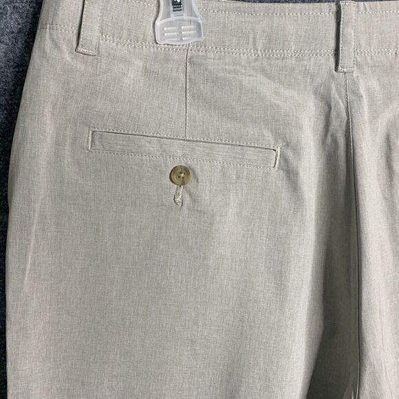 Nicklaus Bermuda Golf Shorts Beige NWOT Light Weight Sun Protection Size 36 - Picture 5 of 10